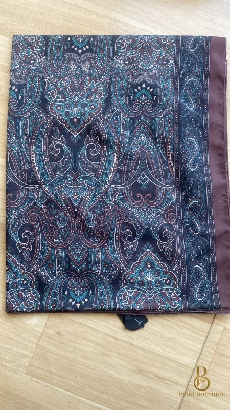 عنابي مع كحلي