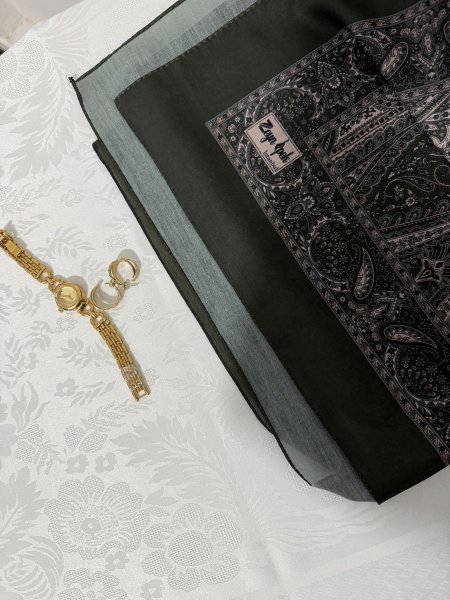 زيتي غامق
