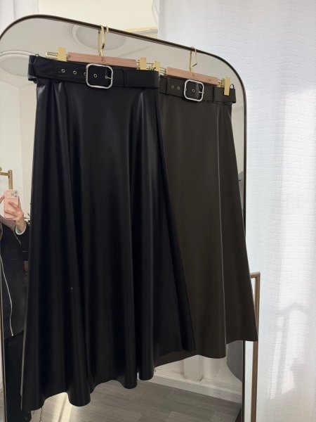 تنورة جلد بقشاط 